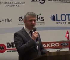 BADUDER Yönetim Kurulu Üyesi Kemal Üstündağ Panelde Sunumları Yaparken
